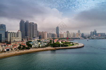 东部高楼青岛城市天际线背景