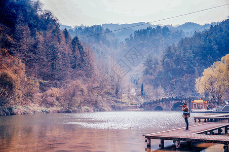 武当山拍风景的人高清图片