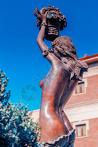 意大利美女天津意大利风情街美女雕像背景