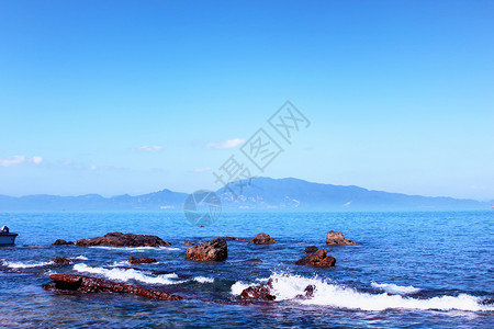 礁石冰挂深圳大鹏蓝色的海景背景