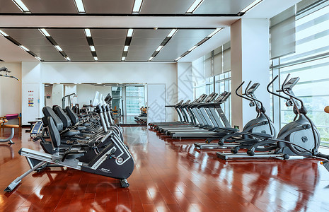 PVC运动地板宽敞明亮的健身房背景
