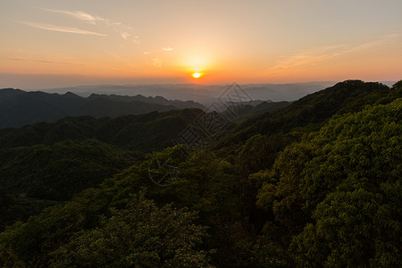 深山里的日落高清图片