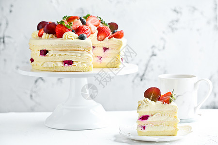 清新草莓裸蛋糕背景图片