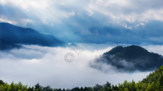 锅炉和耶稣群山里的晨雾背景