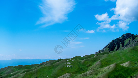 新疆公路边风景图片