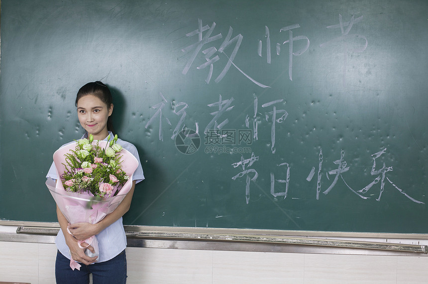 教师节女老师收到鲜花图片