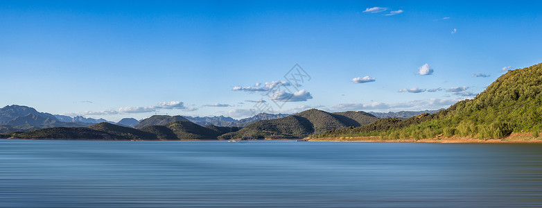 美丽风景湖泊和山脉高清图片