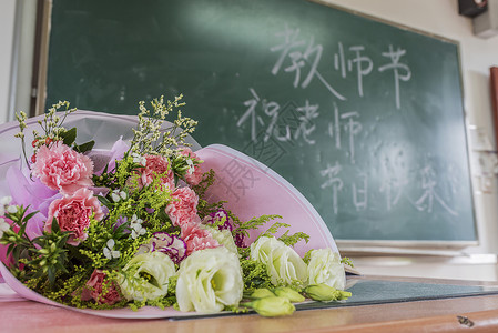 学生教师节送老师花和礼物图片