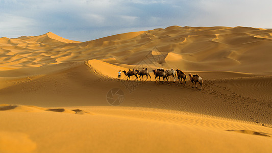 壮美山河落日余晖下的库木塔格沙漠组图背景