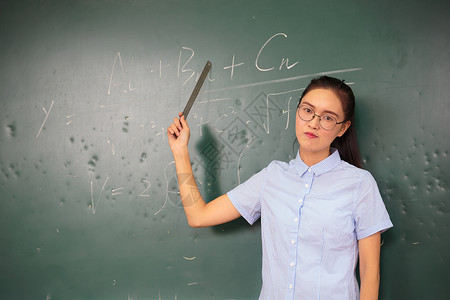 老师学生教室上课图片