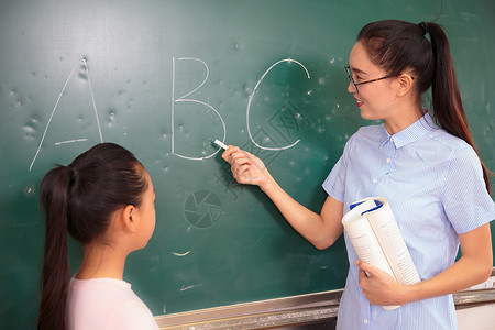 老师学生教室上课背景图片