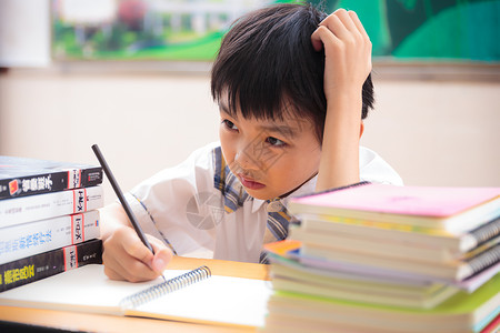 老师学生教室上课图片