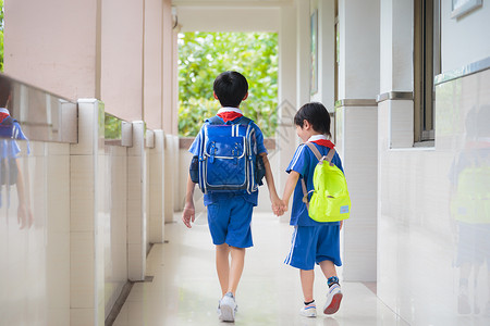 学生开学放学下课背景图片