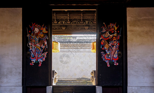 中式古典门院落大门和门神背景