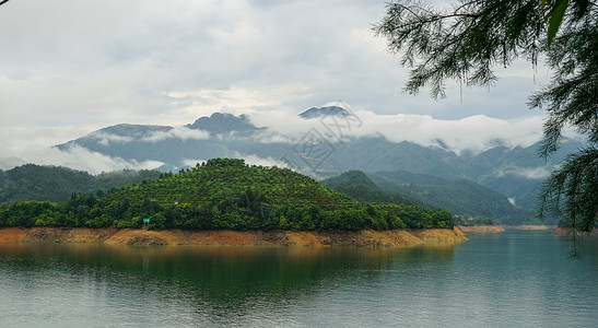 烟雾山水图片