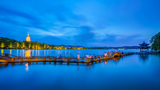 传说中的西湖长桥夜景背景