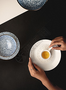 黑白撞色文艺风格餐具与茶品背景