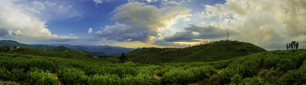 安纳普纳山夏日夕阳下的远山全景背景