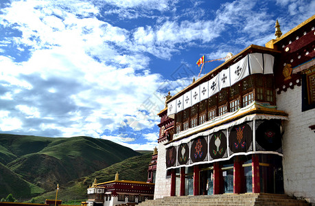 藏族和尚理塘寺背景