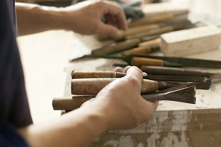 砂纸背景木匠师傅的制作工具背景