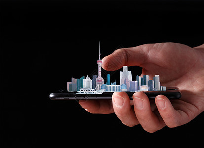 科技手握手机手机上的城市设计图片