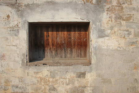 窗光斑驳的古墙构图背景
