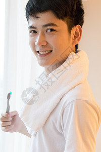 早晨洗漱早上准备洗漱刷牙的年轻男性背景