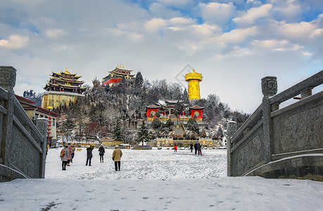 雪后初晴的鸡鸣寺背景图片