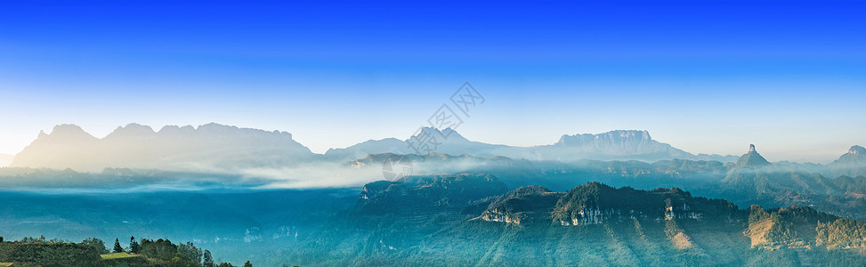 简单旅行素材云雾群山背景