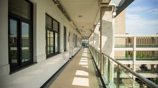学校的走廊背景图片