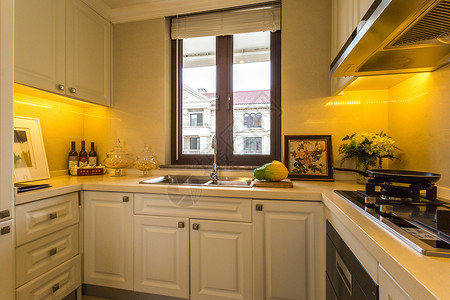 简洁宽敞的厨房高清图片