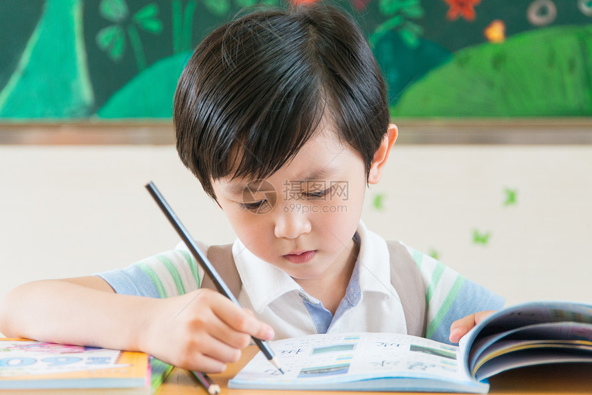 青春活力的小学生图片