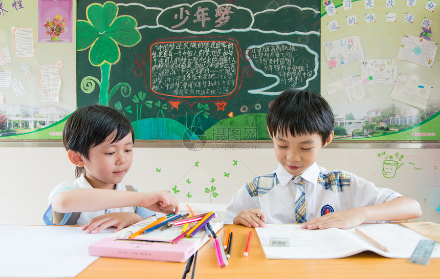 青春活力的小学生图片