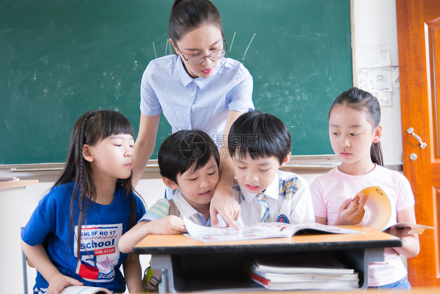 教师节老师与学生图片