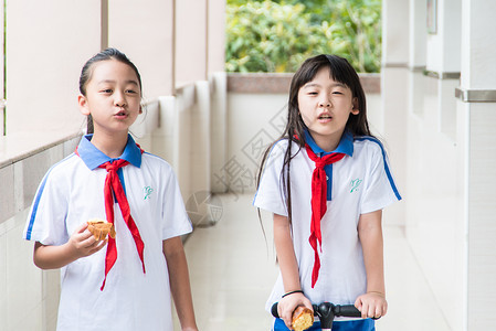 青春活力的小学生背景图片