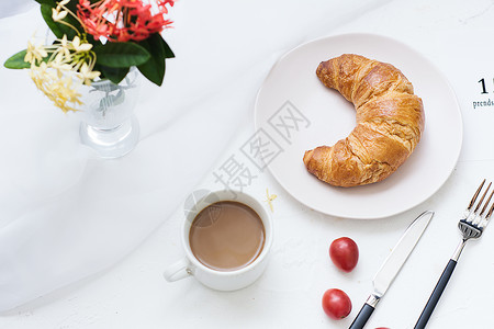 游牧民休息时间下午茶牛角包背景