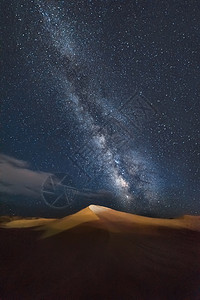 鸣沙山星空沙漠星空背景高清图片