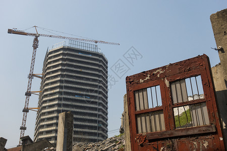 城市化进程中拆迁和建设高清图片