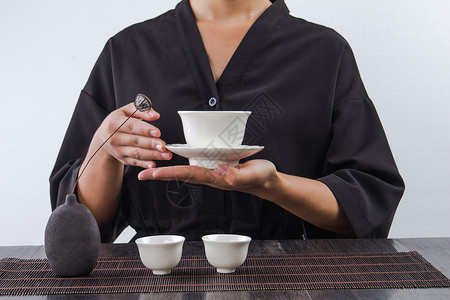 手端茶杯 茶文化图片