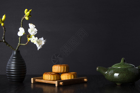 桌面花瓣月饼与茶文化背景