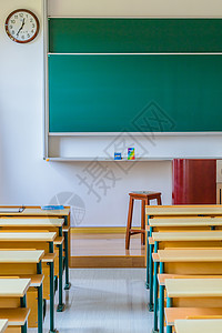 校园课桌大学校园教室黑板讲台背景