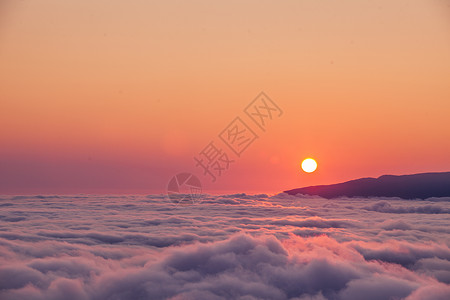 夕阳晚霞时的云海高清图片