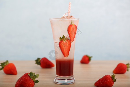 夏季清爽草莓汁高清图片