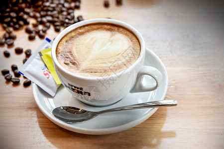 咖啡咖啡和牛奶酿造高清图片