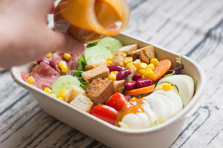 玻璃饭盒健康早餐蔬菜沙拉背景