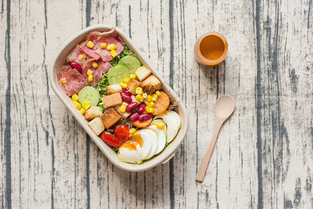 不锈钢饭盒健康早餐蔬菜沙拉背景