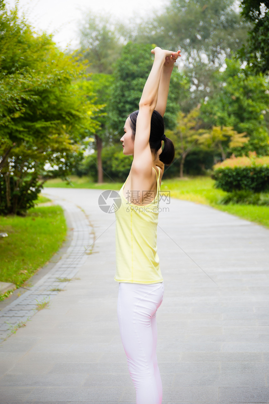 室外瑜伽女性健身图片
