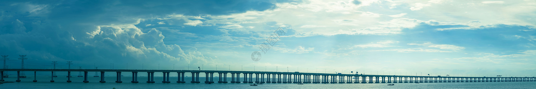 粒子光线照射高速公路跨海大桥背景
