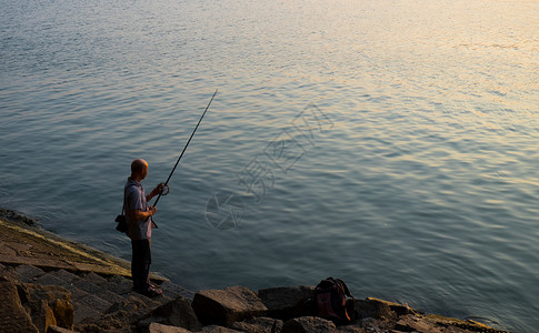 垂钓者钓鱼的渔夫高清图片