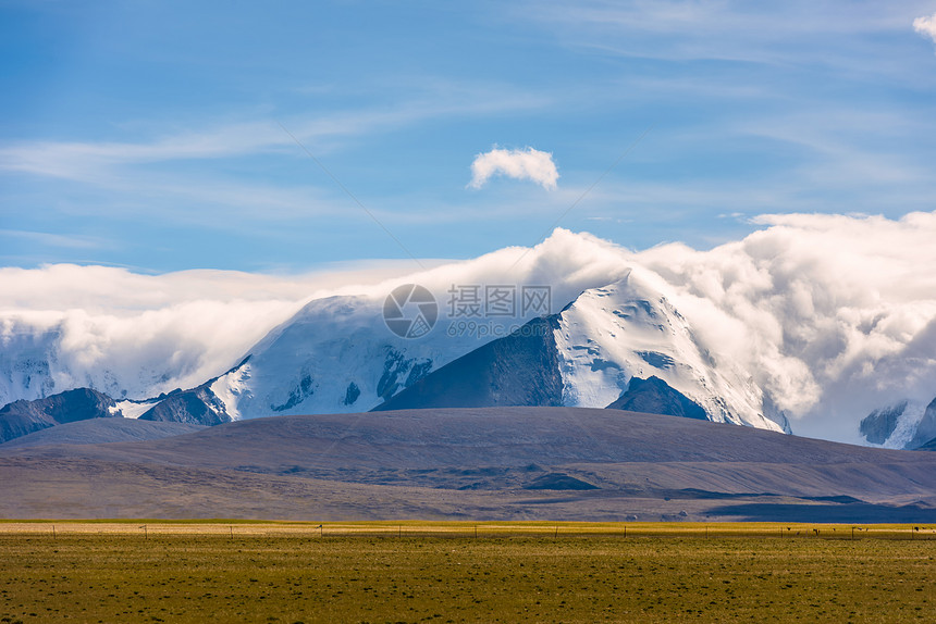 西藏阿里高山云海自然美景图片